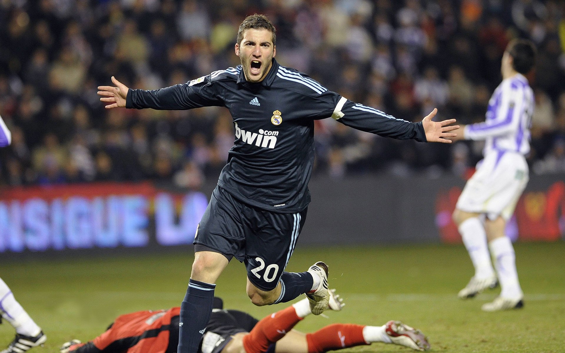 AIYOUXI.COM-全球趣味足球：那些令人捧腹的特殊赛事，趣味足球名称